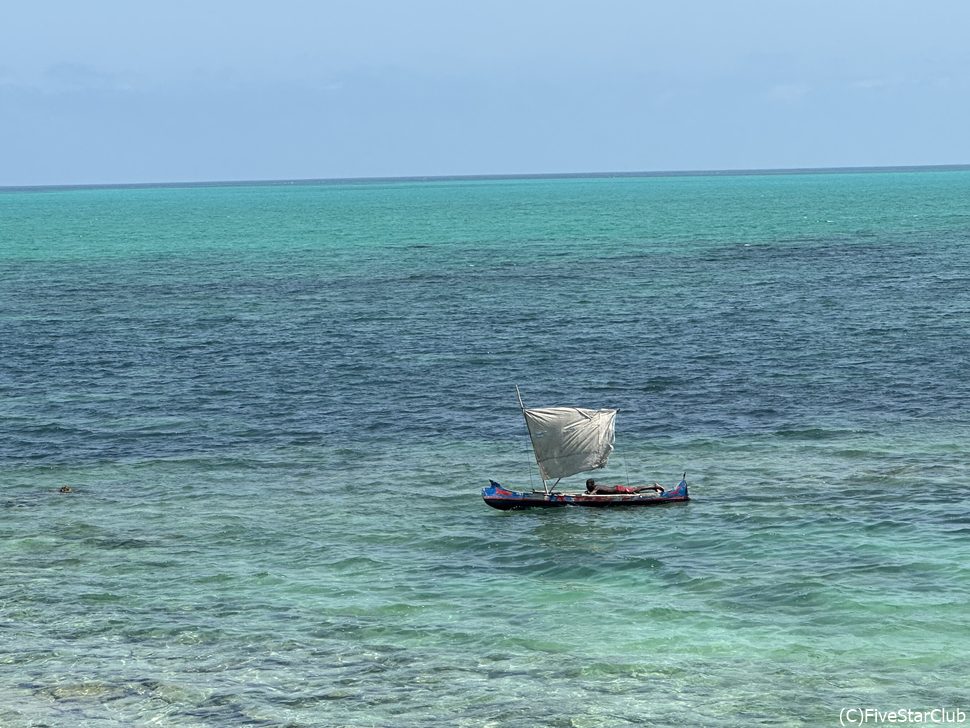 やっと行き着いた秘境の海はまさに楽園|