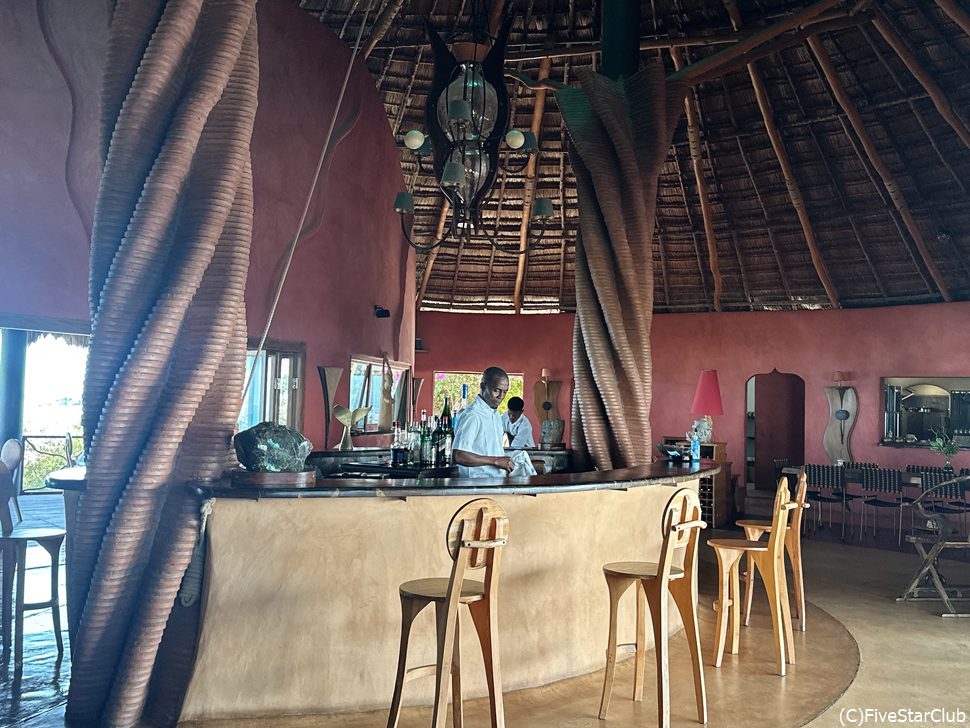 ムードたっぷりのバーも