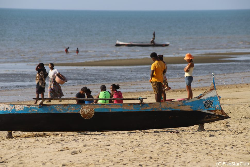 モロンベの海岸で