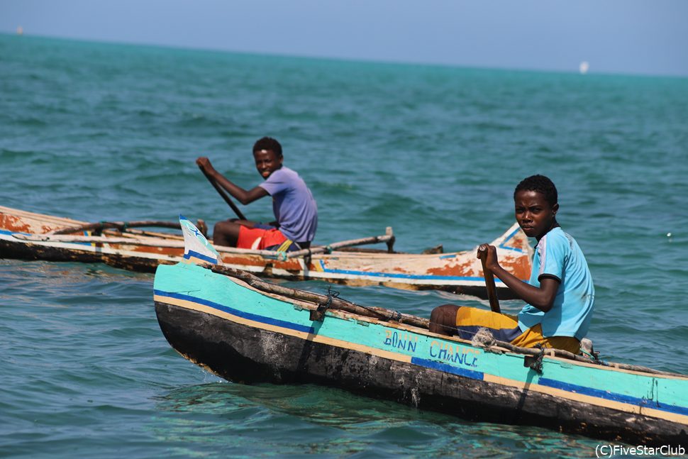 クルーズ中漁師さんにも出会う