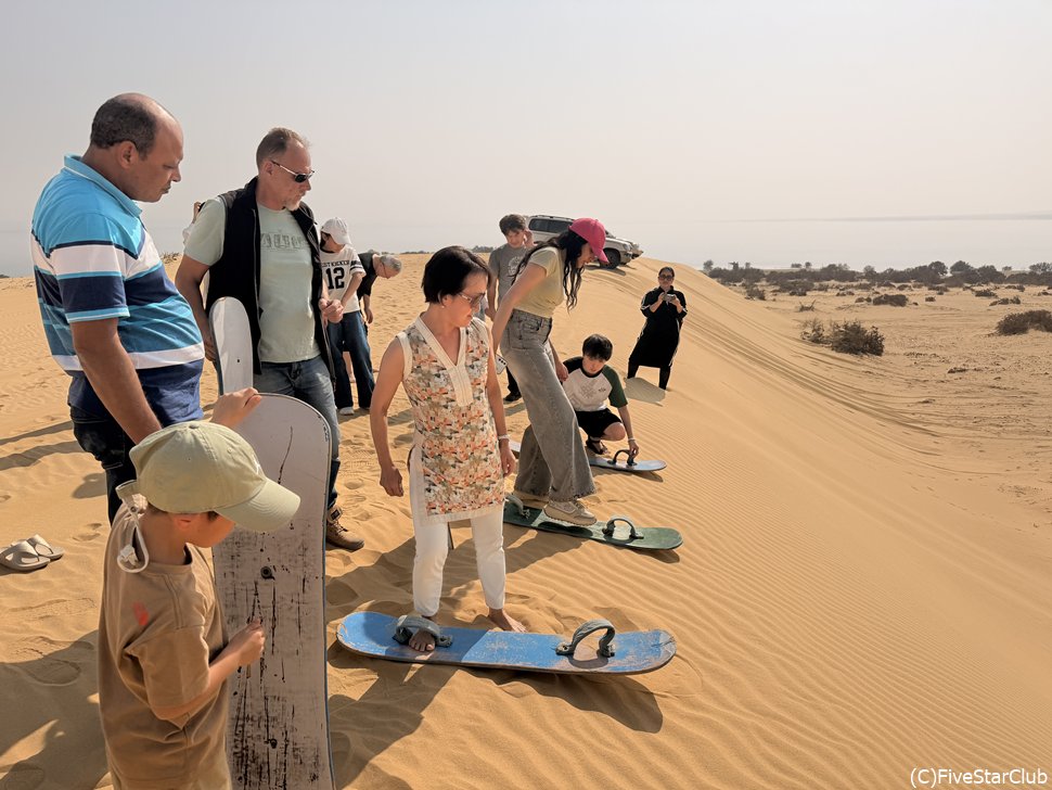 サラサラの砂の上を走るのはスリル満点!