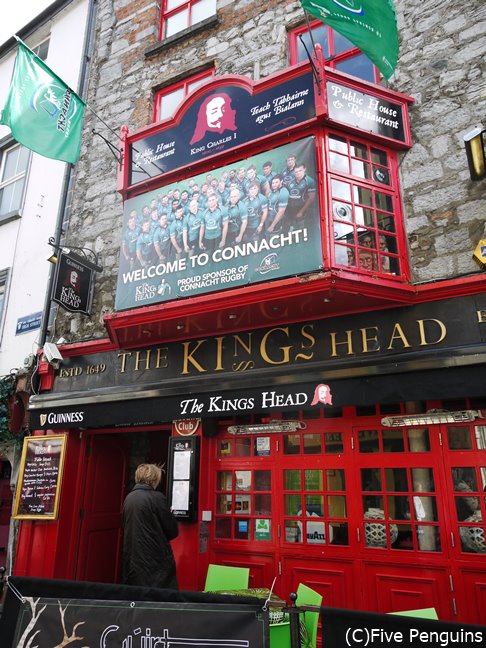 ゴールウェイの名物パブ、King's Head