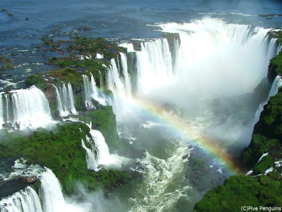 空から見たイグアス滝（ブラジル側）