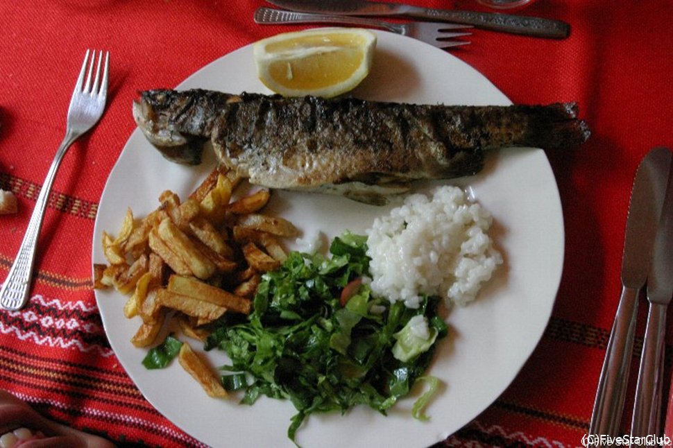 リラの僧院の周辺では マス料理が名物
