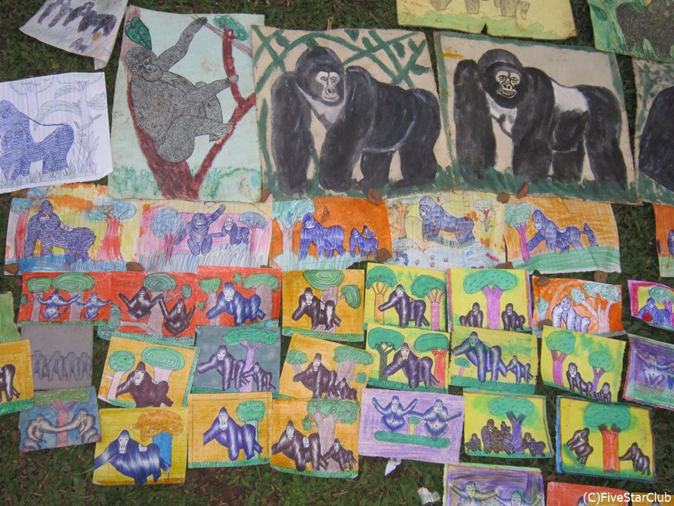 子供たちが描いたゴリラの絵＜ブウィンディ国立公園＞