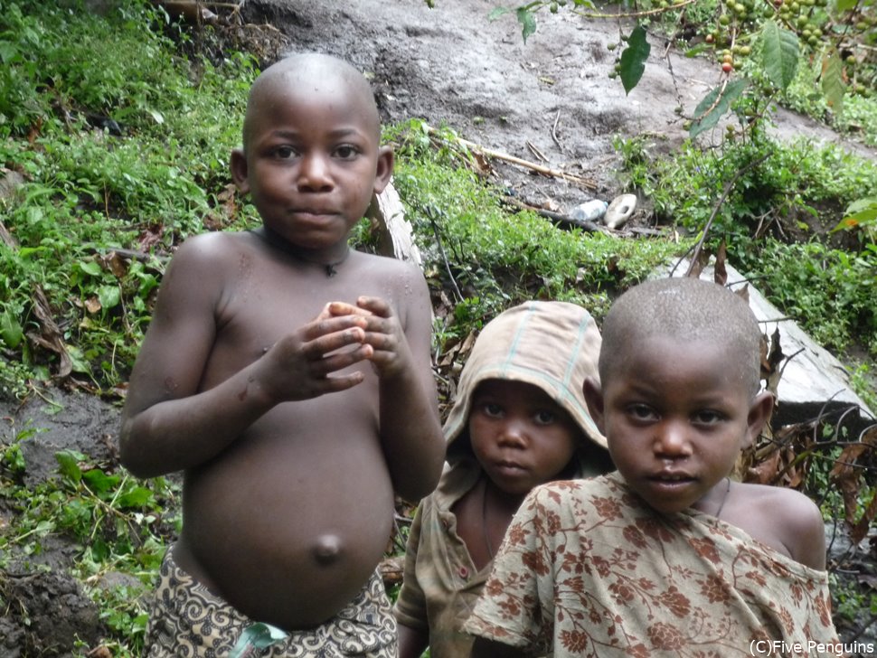 子供は宝 ルウエンゾリ山麓 イバンダ村 村の子供たち＜イバンダ村＞