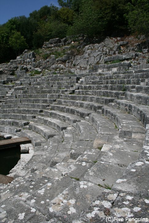 世界遺産のブトリント遺跡の古代劇場跡