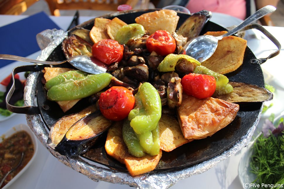 野菜も沢山でヘルシー?!アゼルバイジャン料理(BBQ)