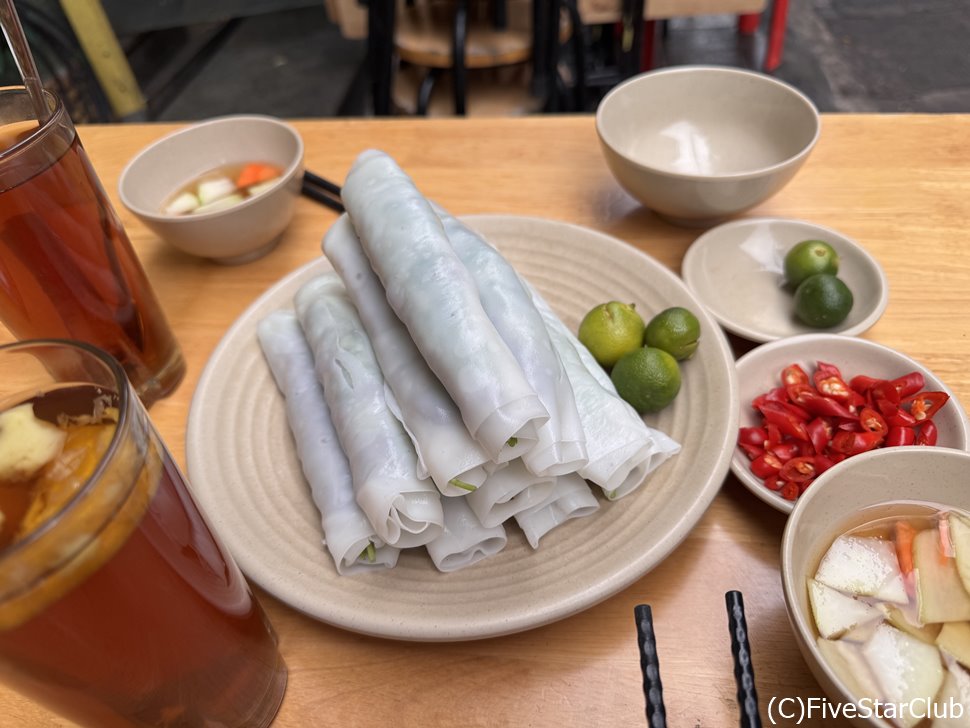 もちもちぷるぷるのフォー皮の中に牛肉と野菜がぎっしり