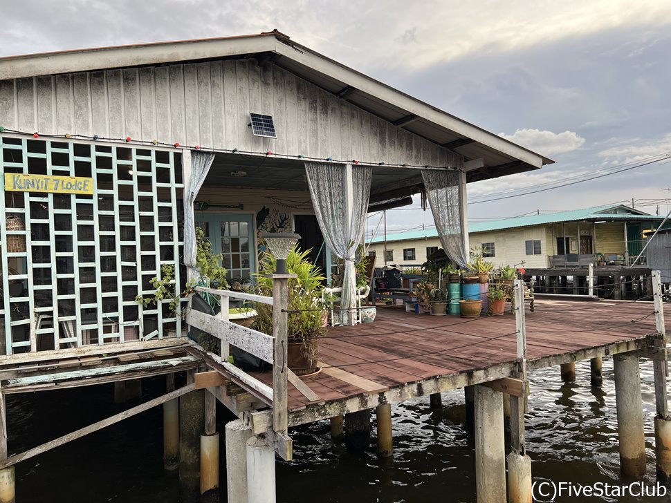 水上集落の人気のAirbnb、Kunyit 7 Lodge