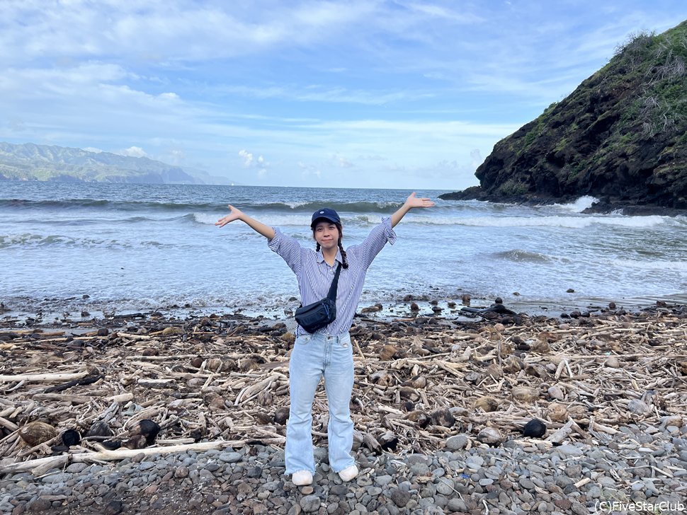 ヒバオア島のタオアオ村の海岸