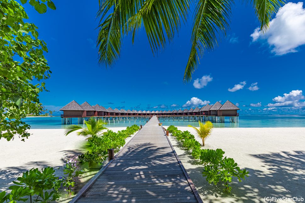 幻想的なサンドバンクと世界のベストビーチにも選ばれた白砂ビーチが自慢のリゾート!