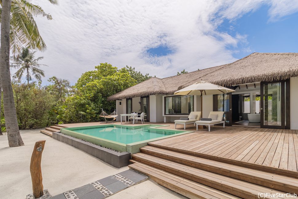 ビーチが目の前!広々としたテラス&プールが超贅沢!