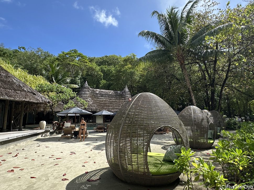 ホテルの敷地内にはリラックスできる設備がいろいろ