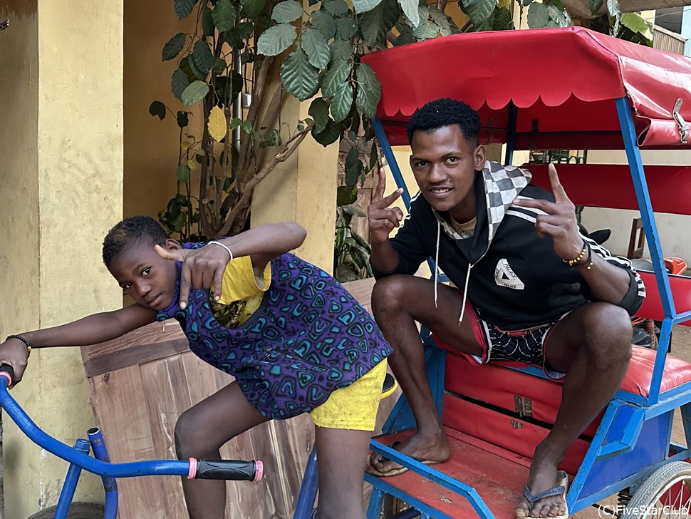 マンジャの街で見かけた人力車プスプス