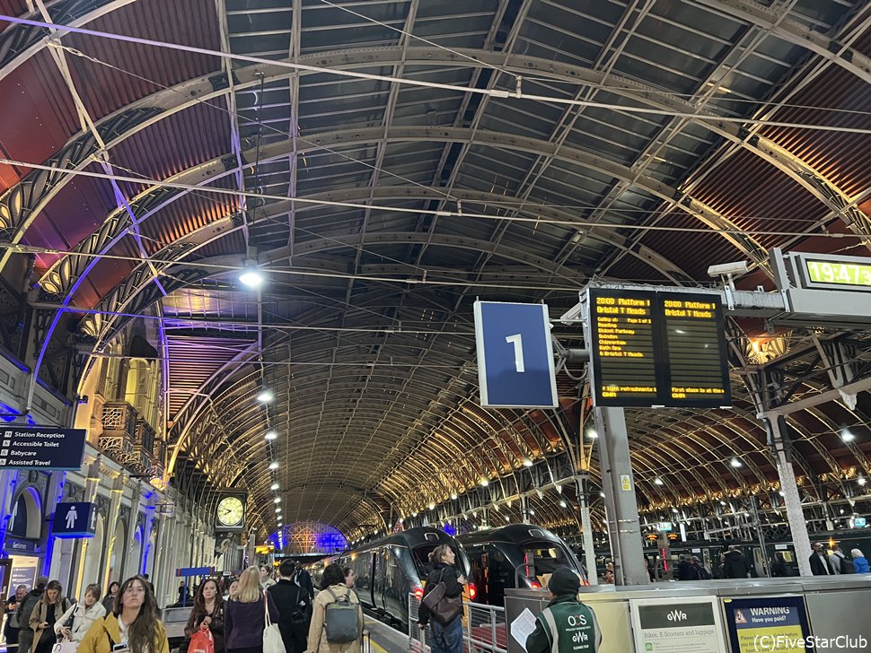 ロンドンの駅構内