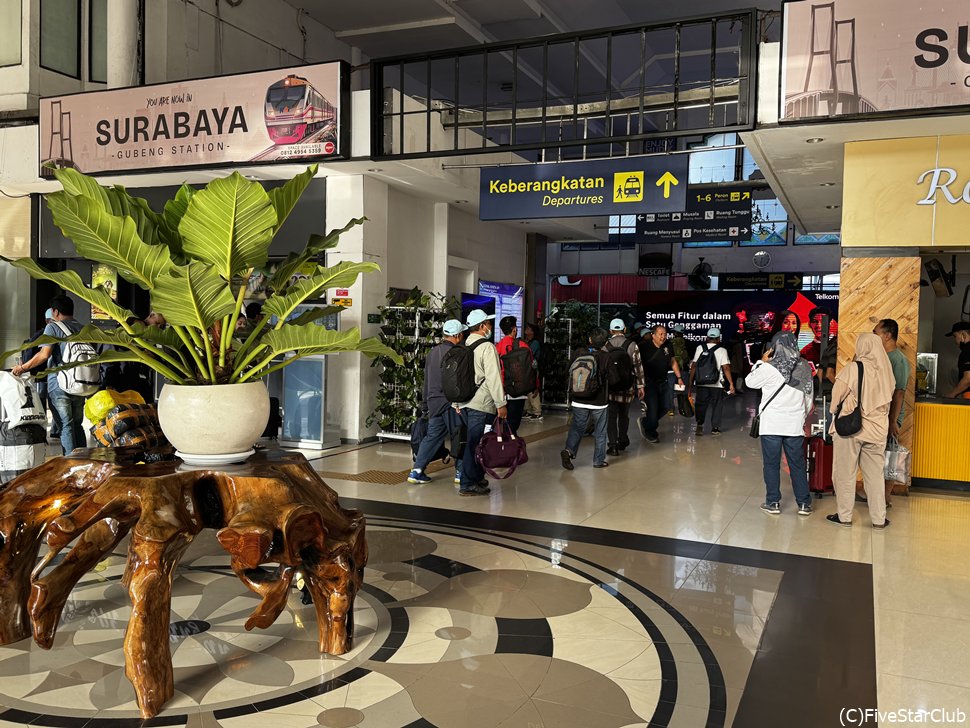 Surabaya Gubeng駅（スラバヤ）