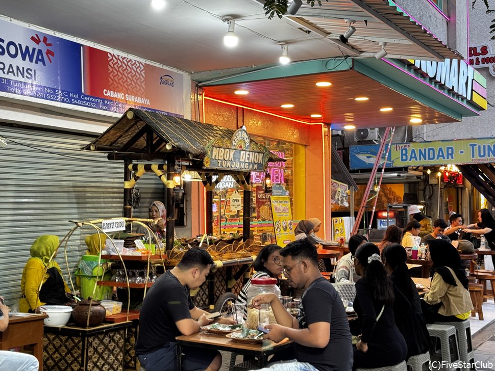 スラバヤの中心街 Tunjungan Streetの屋台