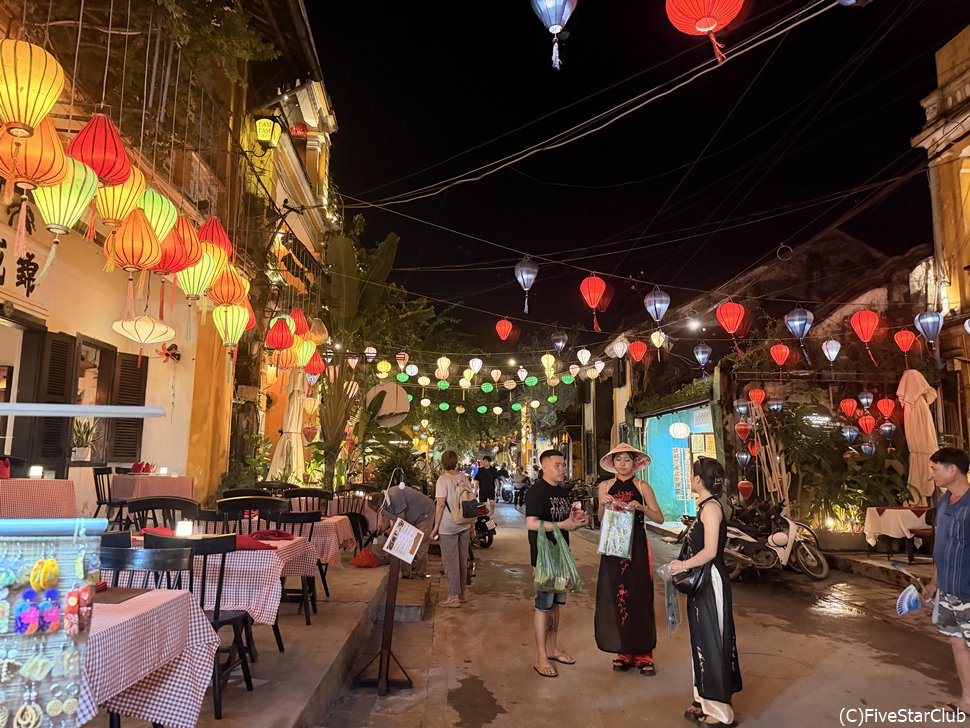 夜のホイアンの街並みは一見の価値あり!