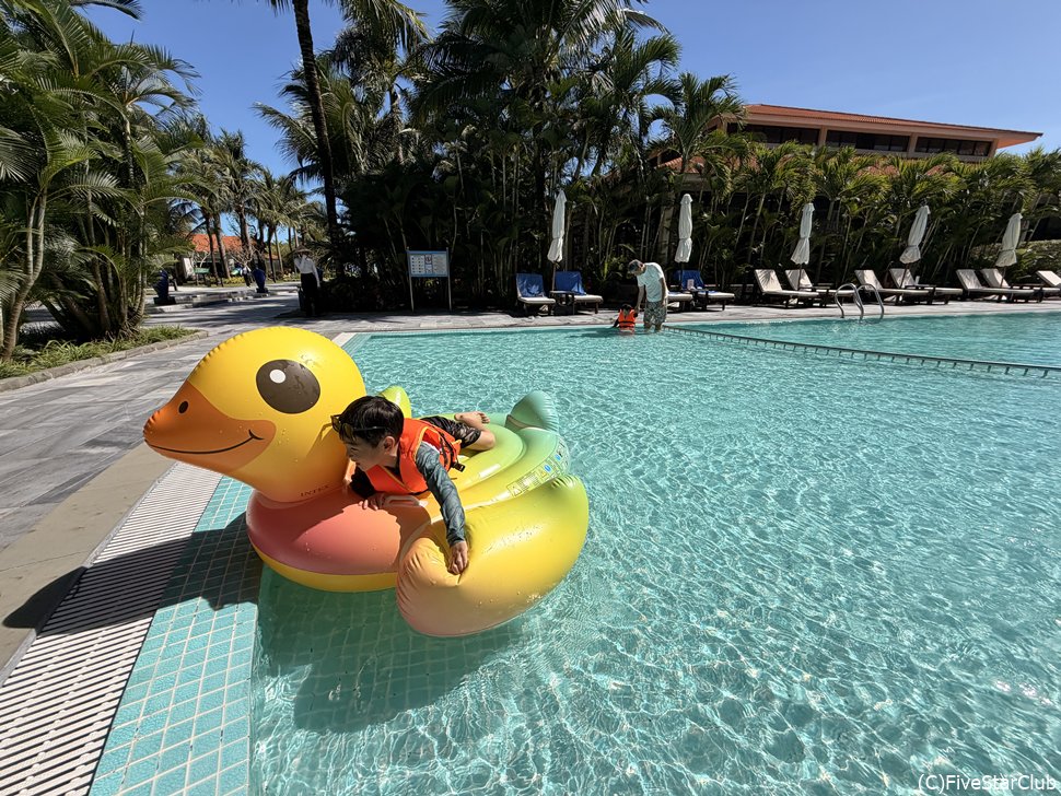 キッズプールでは浮き輪レンタルも可能です