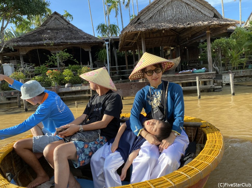 ホテルでアオザイをレンタルしてそのままホイアンへ!