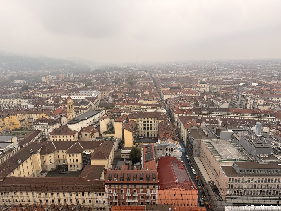 碁盤のように整備され歩きやすいトリノの街並み