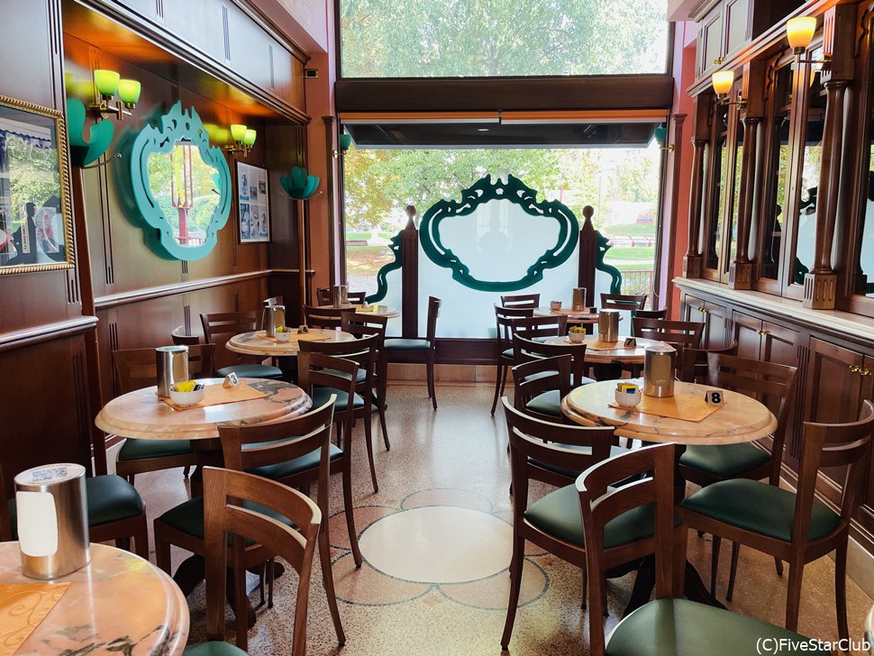 観光の合間にカフェでひとやすみ