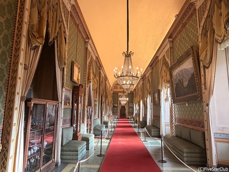 郊外にも王家ゆかりの建築物が多数、アリエ公爵城