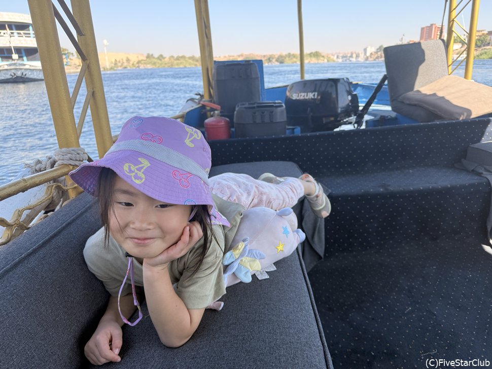 アスワンのホテル、イシス行くには渡し舟を使うので子供も大喜び