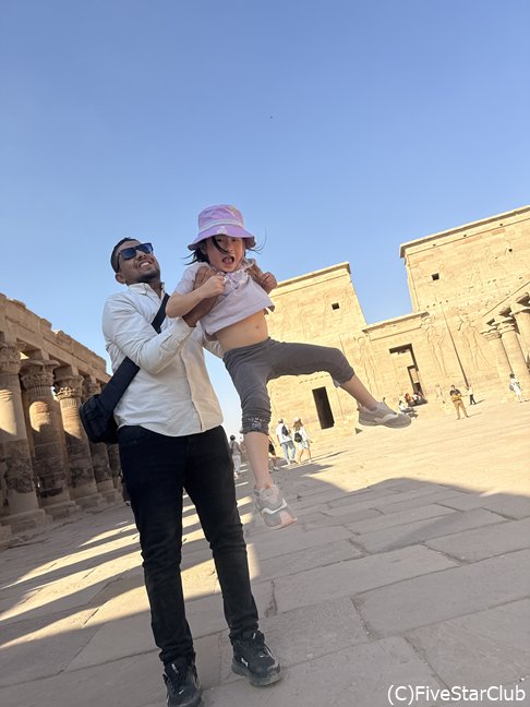 ガイドさんが子供をあやしてくれて大助かり！