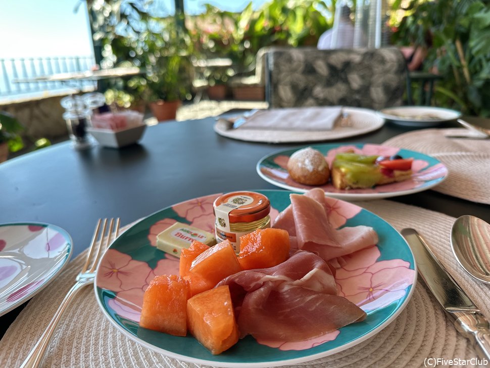ラヴェッロのホテルで朝食タイム
