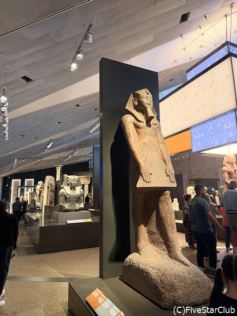 たくさんの彫像が展示されていて見応え十分!