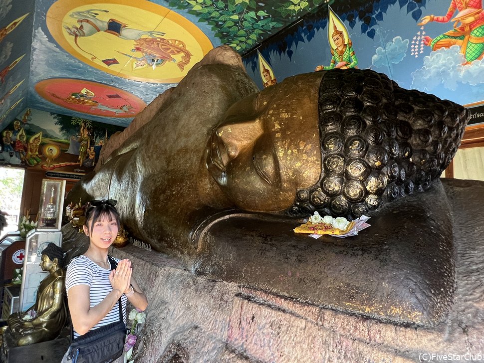 巨大な寝釈迦仏