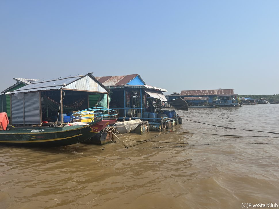 人々の暮らしが垣間見える水上家屋