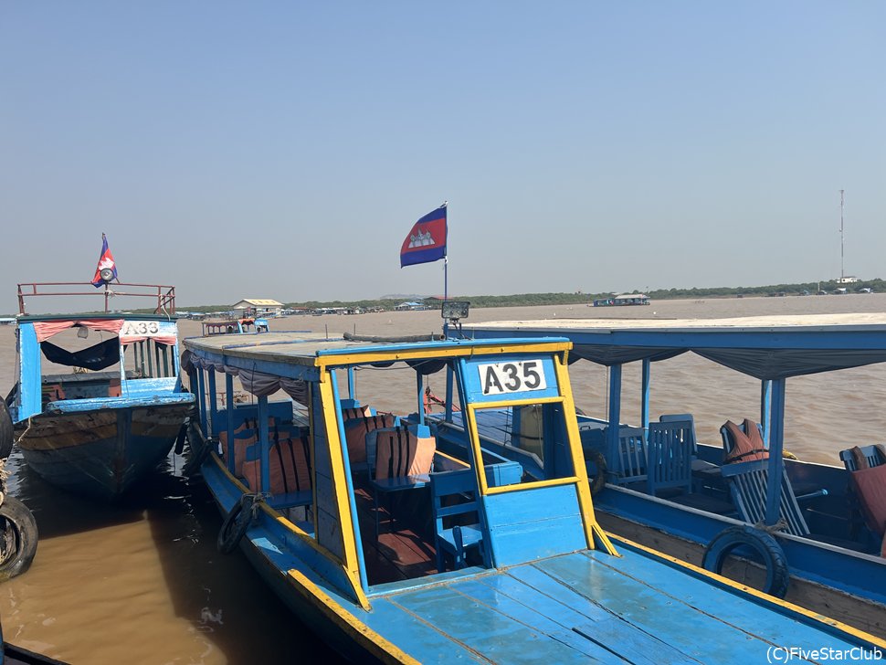 トンレサップ湖のクルーズ船