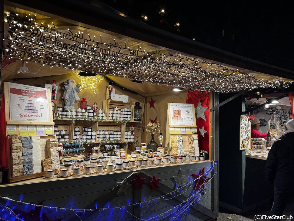 マーケットの可愛い雑貨屋