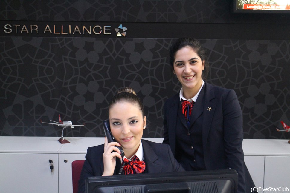 ガンビアまで運行のあるターキッシュエアラインのスタッフ