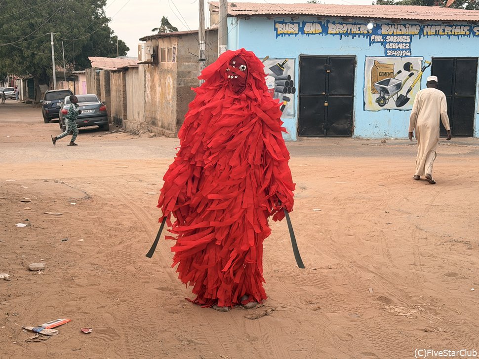 カンクラン（Kankurang）と呼ばれるガンビアの伝統的な精霊