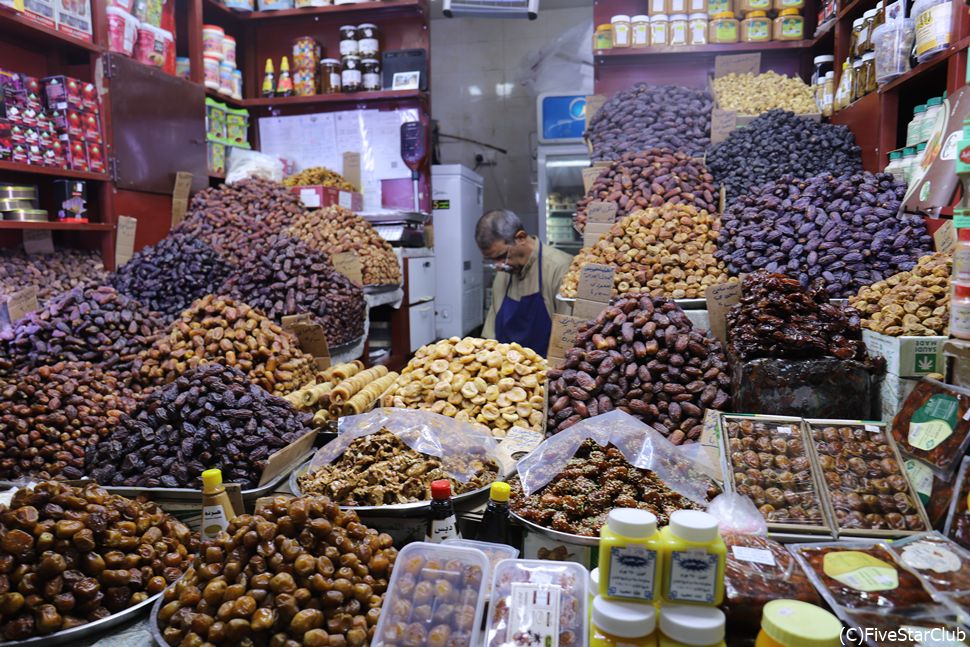 絶品デーツを売っていたスーク・ムバラキアのお店