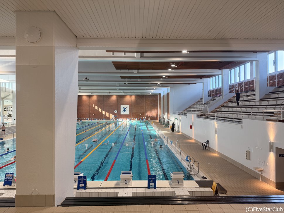 アアルト建築の公共プール 観光客ももちろん利用できます。