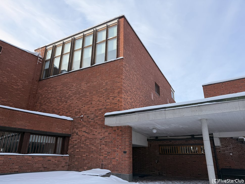 光がたっぷり入るように大きい窓