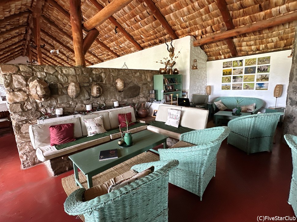 ンドゥトゥサファリロッジのラウンジ