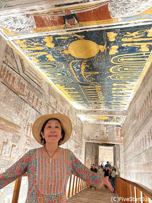 ラムセス5世・6世の墳墓は壁画の他に天井画が宇宙的な美しさ