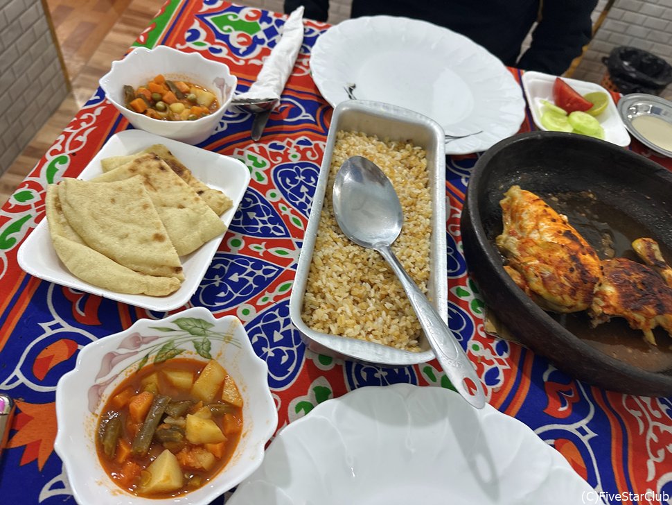 アビドスのローカルレストランでランチ