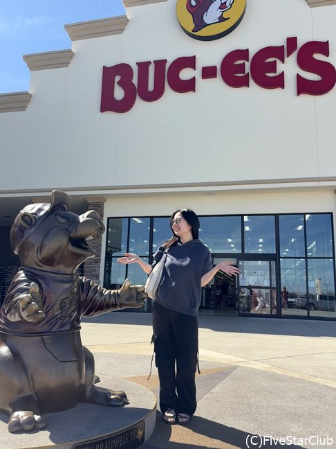 大型ガソリンスタンド施設 「Buc-ee's」 マスコットと私
