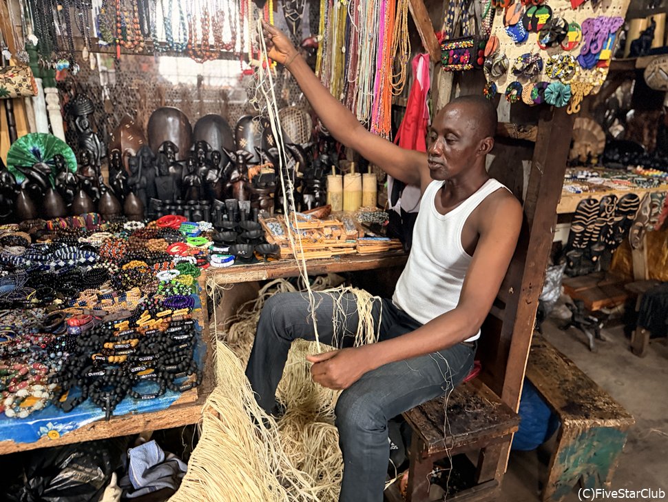 巨大なクラフトマーケット Big Makit＜フリータウン＞