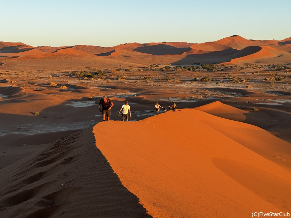 ビックダデイで日の出鑑賞＜ナミブ・ナウクルフト国立公園＞