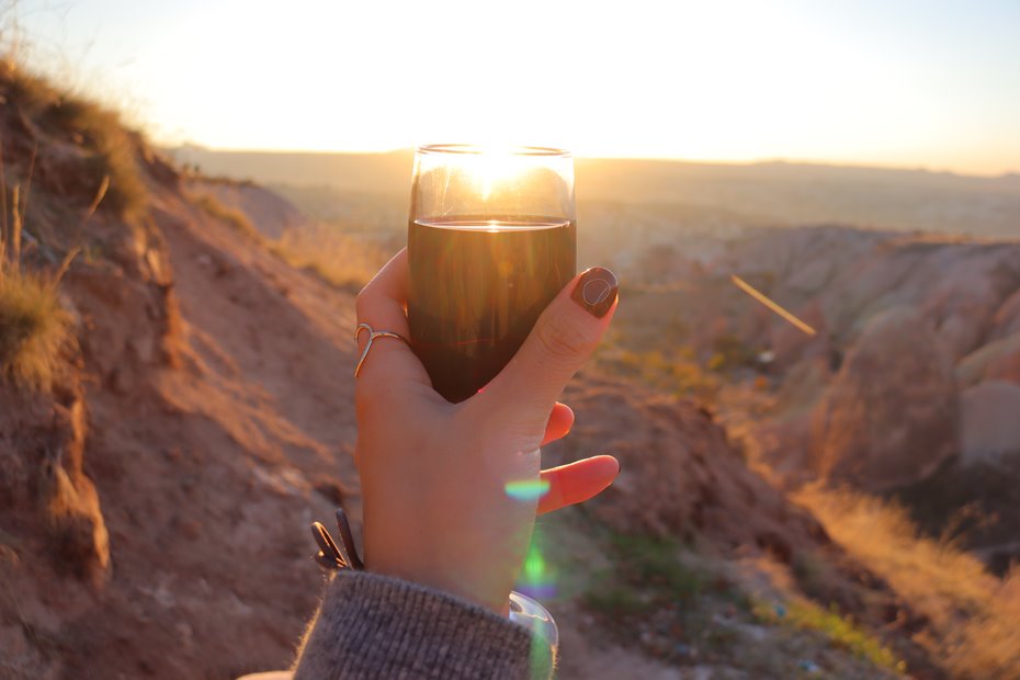 ローズバレーでワインを飲みながら夕日鑑賞