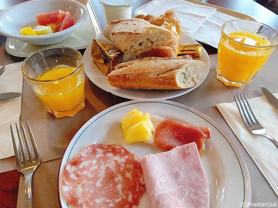 シンプルでも一番美味しいフランスの朝食