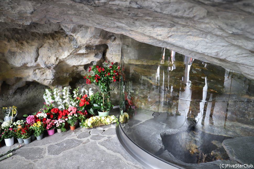 マサビエルの洞窟に湧き出る泉